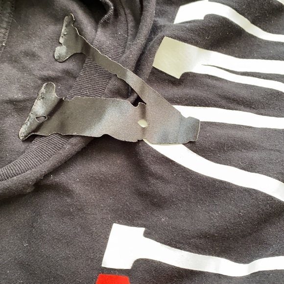 Vlone Staple Tee Black/Red 🥷🏿👹 - Picture 5 of 9